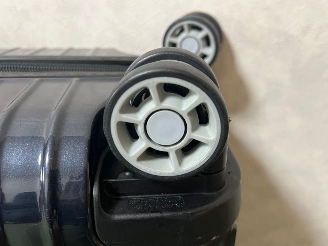 人気モデル　リモワ サルサエアー 34L 4輪 機内持ち込み可能　美品　正規品