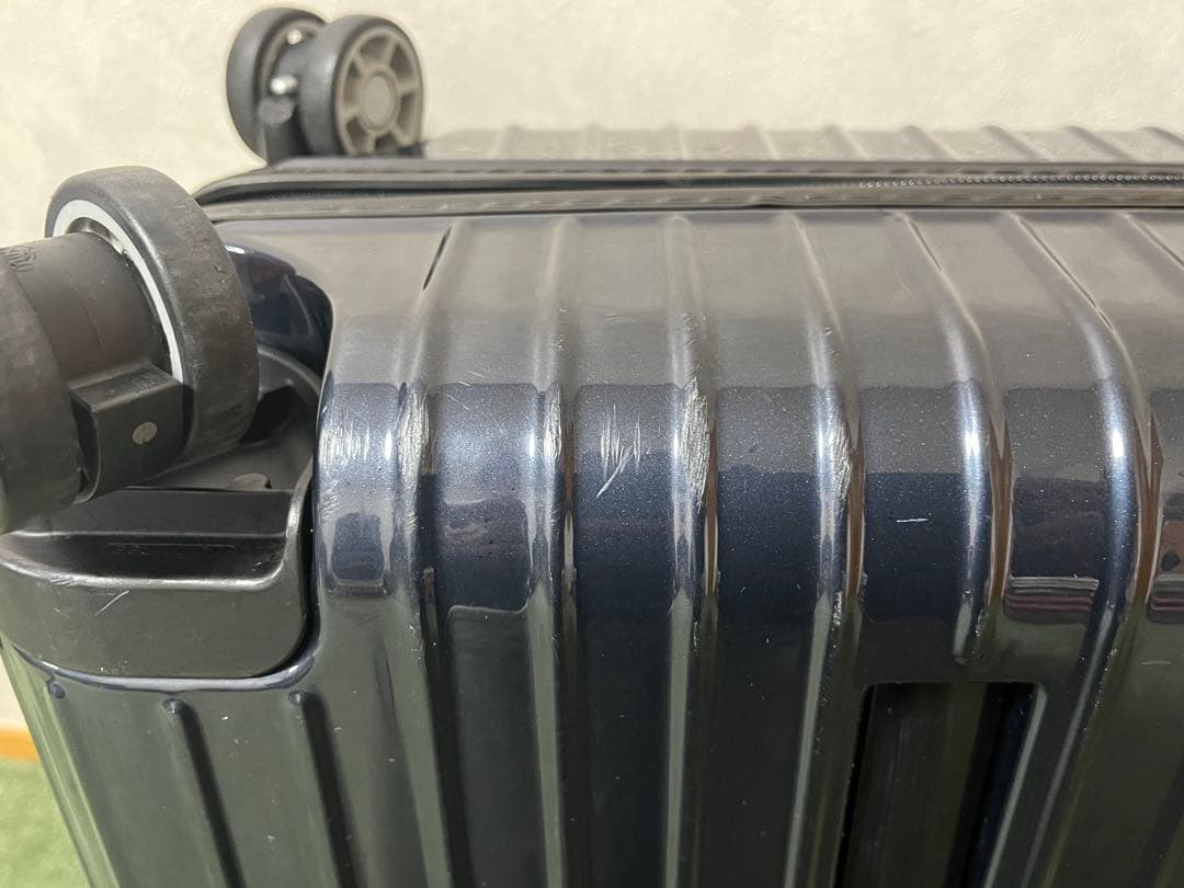 人気モデル　リモワ サルサエアー 34L 4輪 機内持ち込み可能　美品　正規品