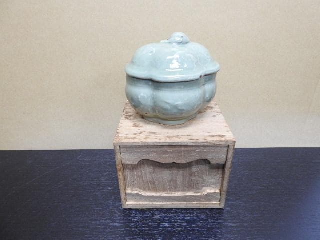 青磁蓋物　七官？天龍寺？　合わせ箱　MA378