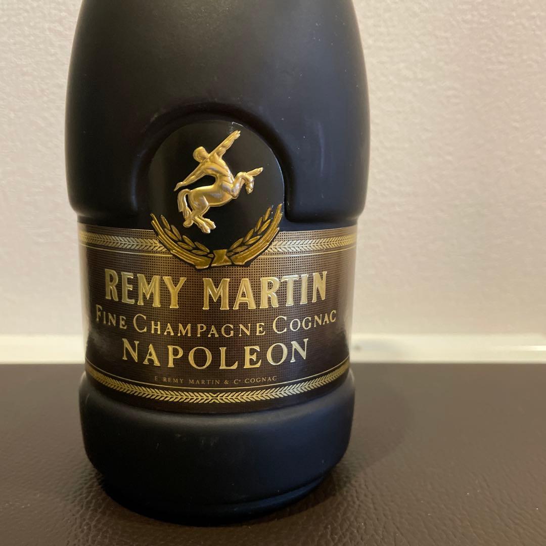 誰をも魅了する、深い味わいのレミーマルタン　コニャック2本セット