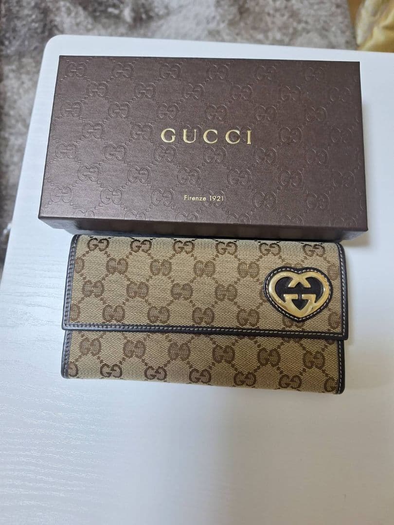 せ*ン様 GUCCI 二つ折り財布 GGパターン