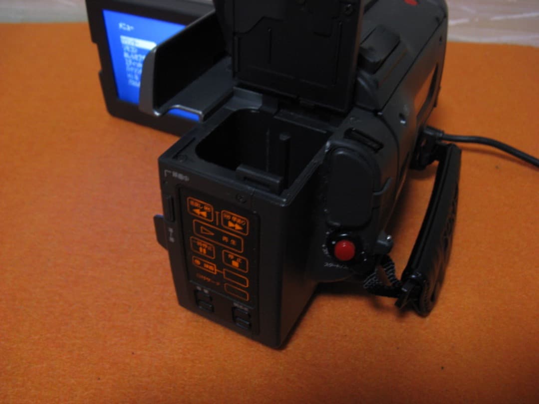 動作OK❗️☆SONYの液晶Hi8/8ミリビデオカメラ・CCD-TRV90