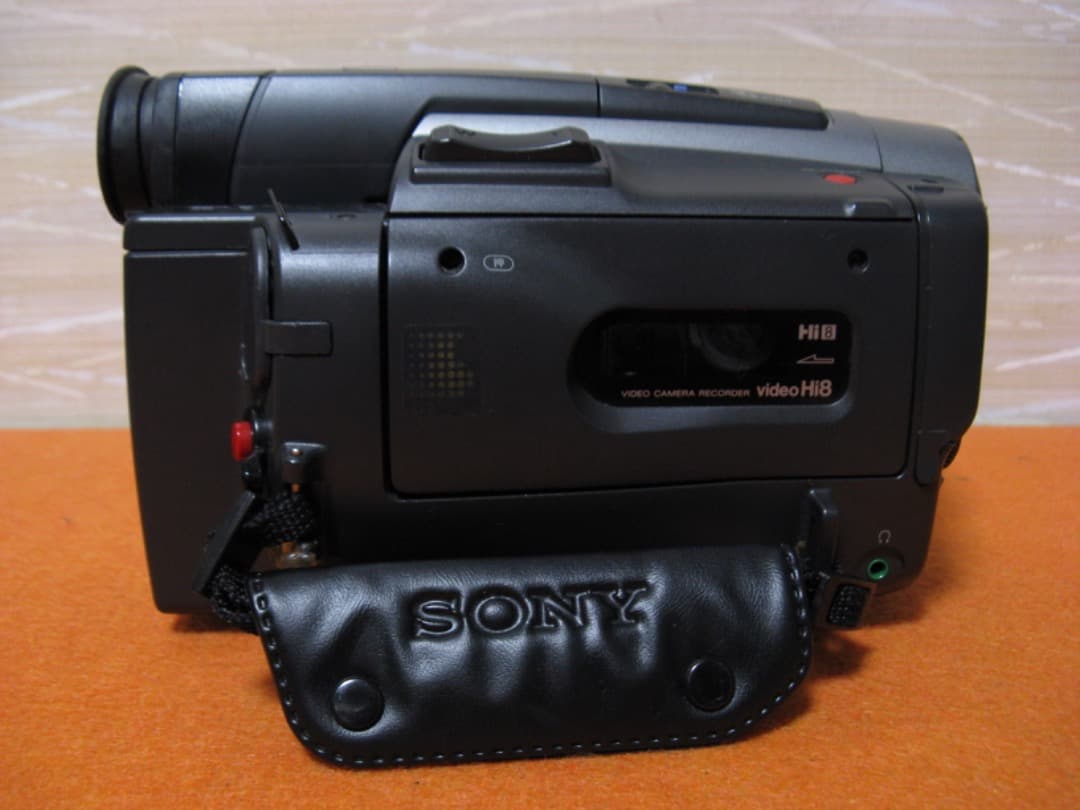 動作OK❗️☆SONYの液晶Hi8/8ミリビデオカメラ・CCD-TRV90