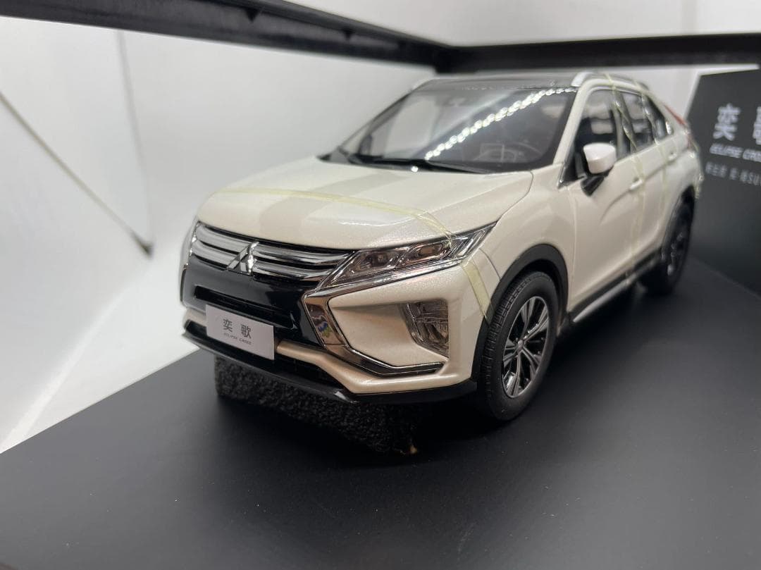 305-109 三菱 1/18 エクリプス クロス  ホワイト