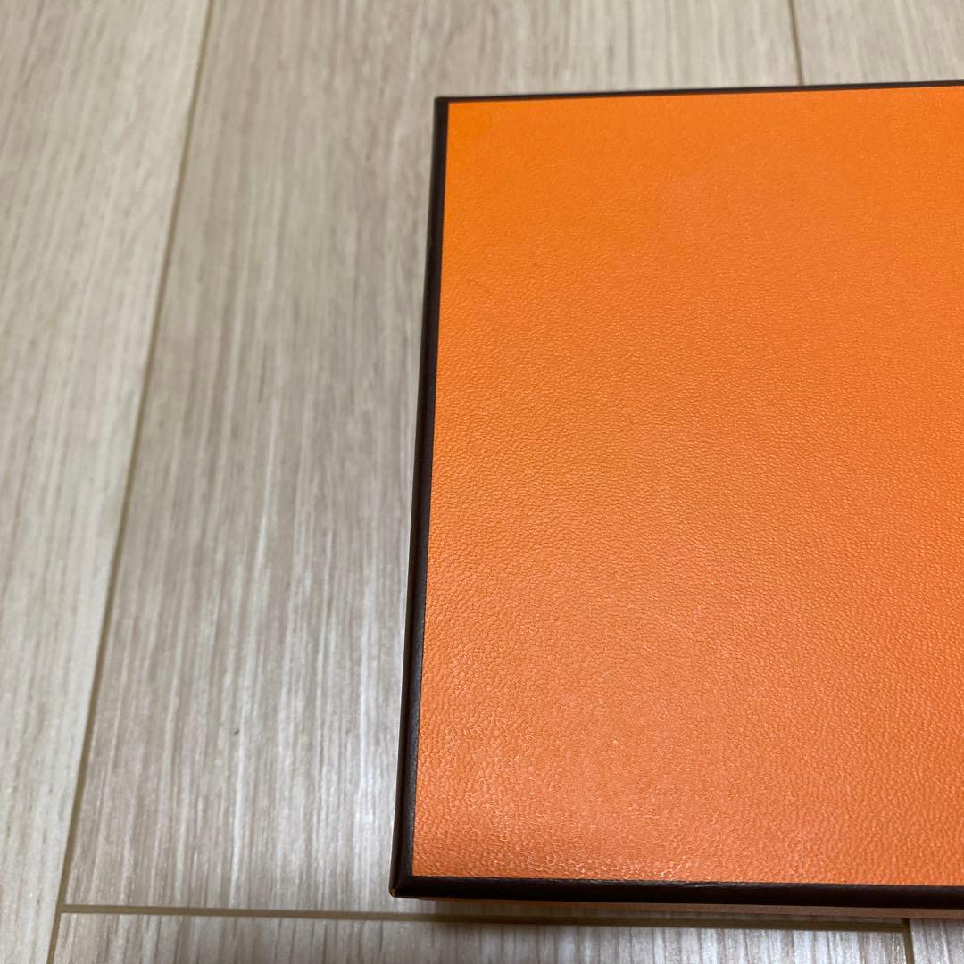 HERMES エルメス　コンスタンス　トゥーゴーの箱　リボン