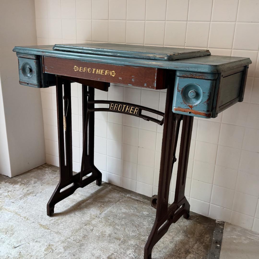 【フランス便】ビンテージ◆ミシン台 「Brother社製」◆
