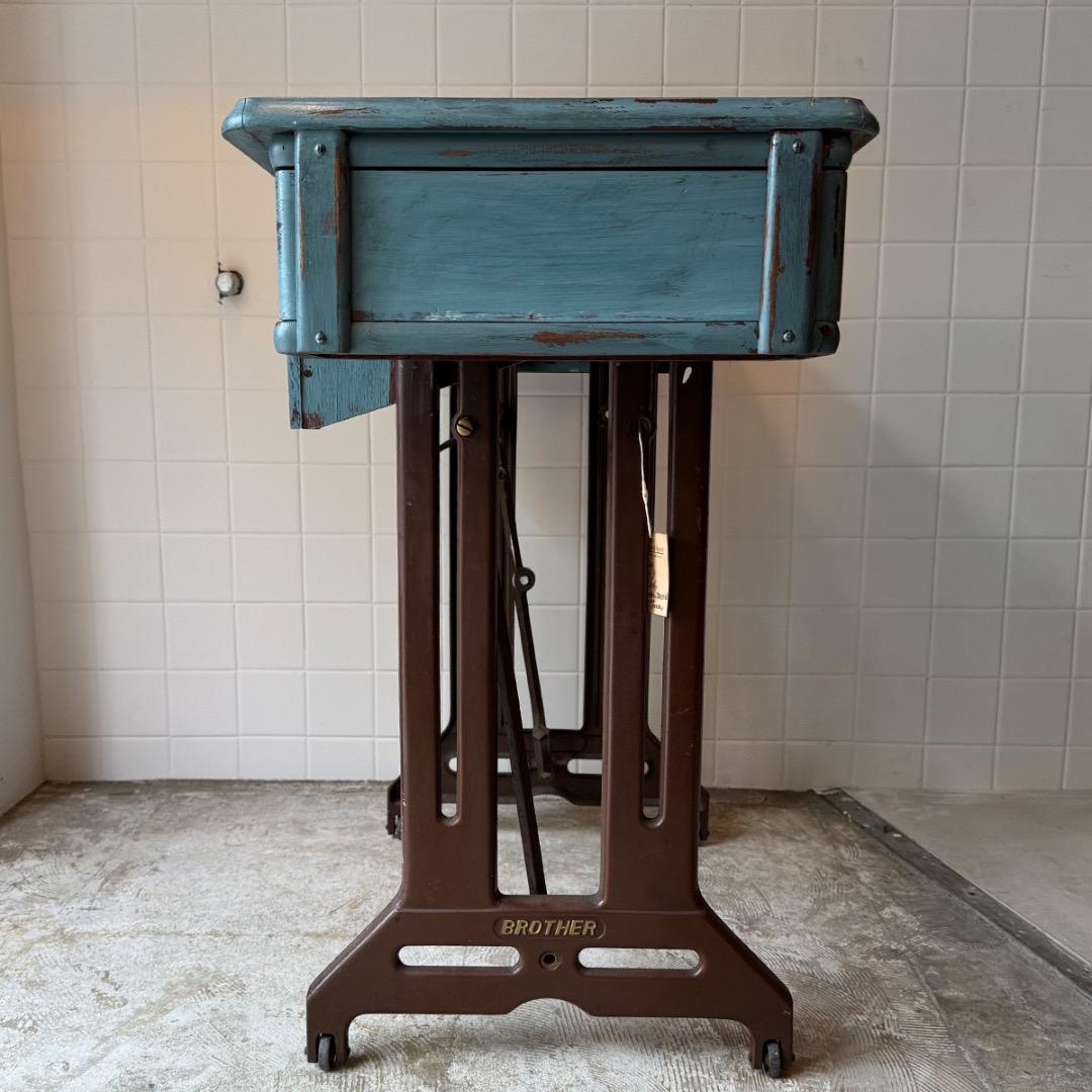 【フランス便】ビンテージ◆ミシン台 「Brother社製」◆