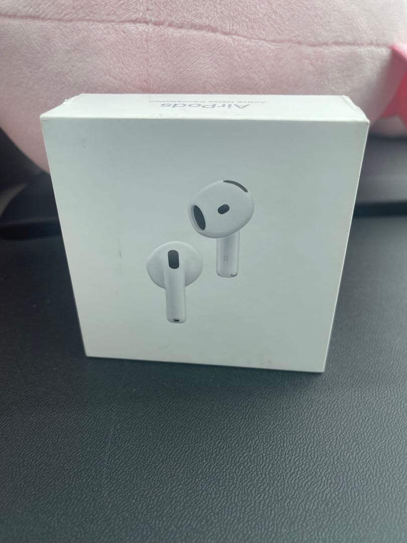 AirPods4本体+ケース付きホワイト ワイヤレスイヤホン
