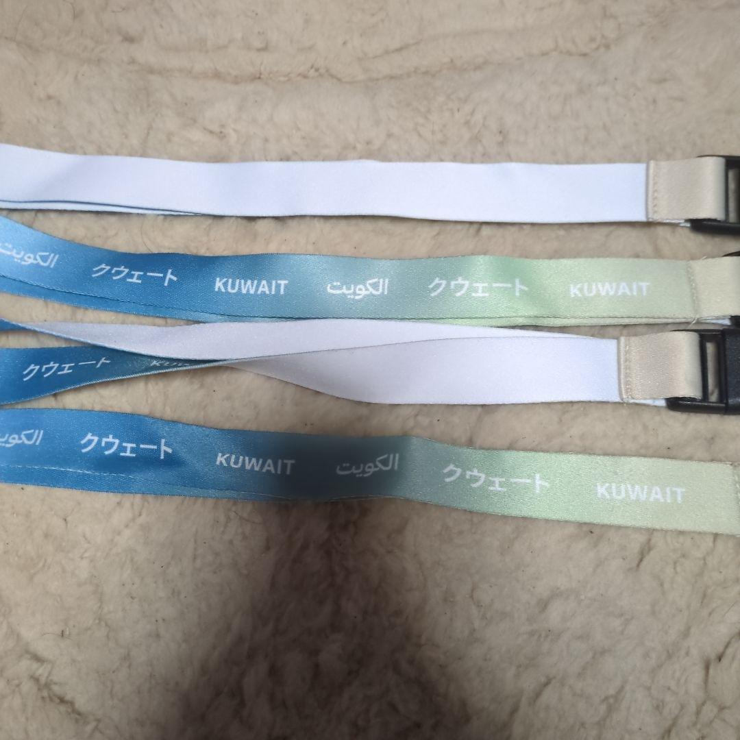 クウェート 万博限定 ピンバッチ2つと 大人気の首からかけるストラップ4本