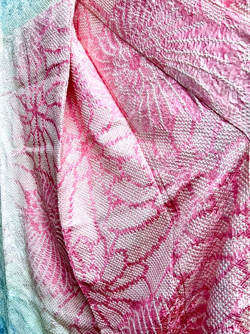 総絞り高級振袖　重ね衿付き　身丈 160cm　裄丈 67cm 青水色ピンク花柄