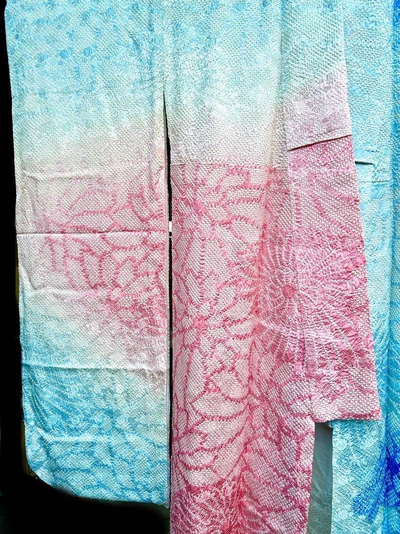 総絞り高級振袖　重ね衿付き　身丈 160cm　裄丈 67cm 青水色ピンク花柄