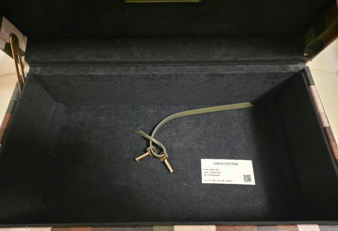 Louis Vuitton コフレ8モントレ ファレル カモフラージュ