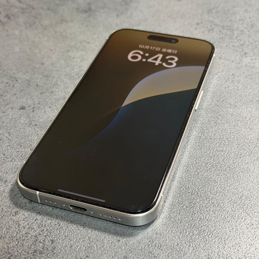 Apple iPhone 15 Pro 256GB ホワイトチタニウム　本体