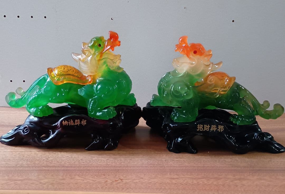 翡翠製 獅子の置物