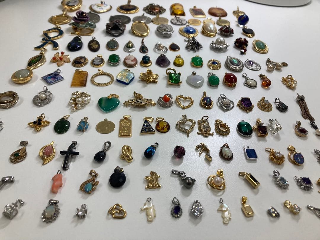 レディース　アクセサリー　ペンダント　宝石　真珠　ダイヤ　137点まとめ売り