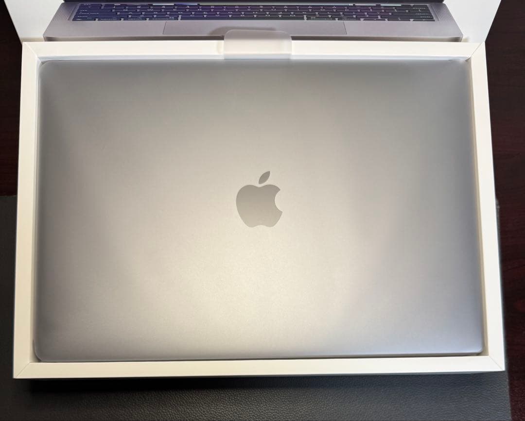 MacBook本体 MacBook Pro 2020. M1. 16GB . 500GB