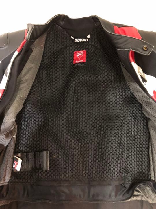 ドゥカティ ライダースジャケット
