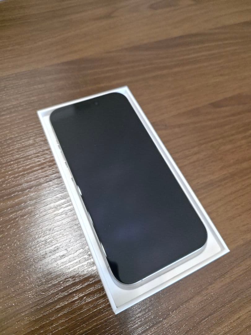 【美品】Apple iPhone 15 Pro 256GB ナチュラルチタニウム