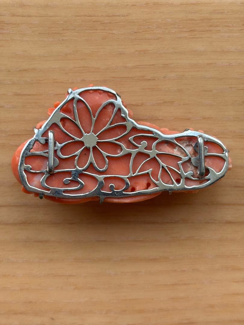 アンティーク　赤サンゴ　本珊瑚　牡丹の花の彫刻　帯留め　19g