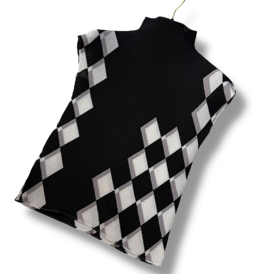 876 ミーイッセイミヤケ ノースリーブ タートルネック 総柄