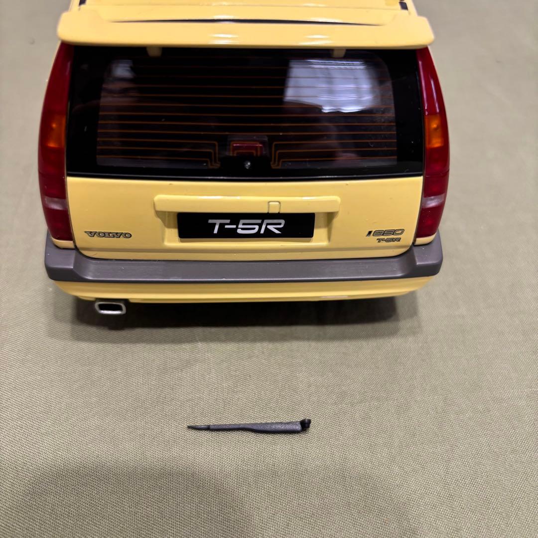 オートアート VOLVO 850 T-5R エステート クリームイエロー 絶版