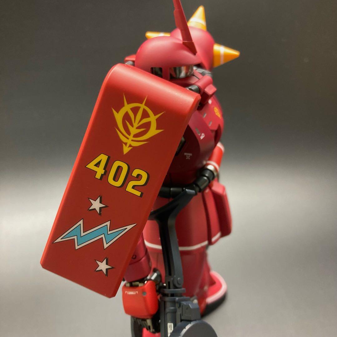 MG ザクⅡ ジョニーライデン専用機　塗装済み完成品ガンプラ