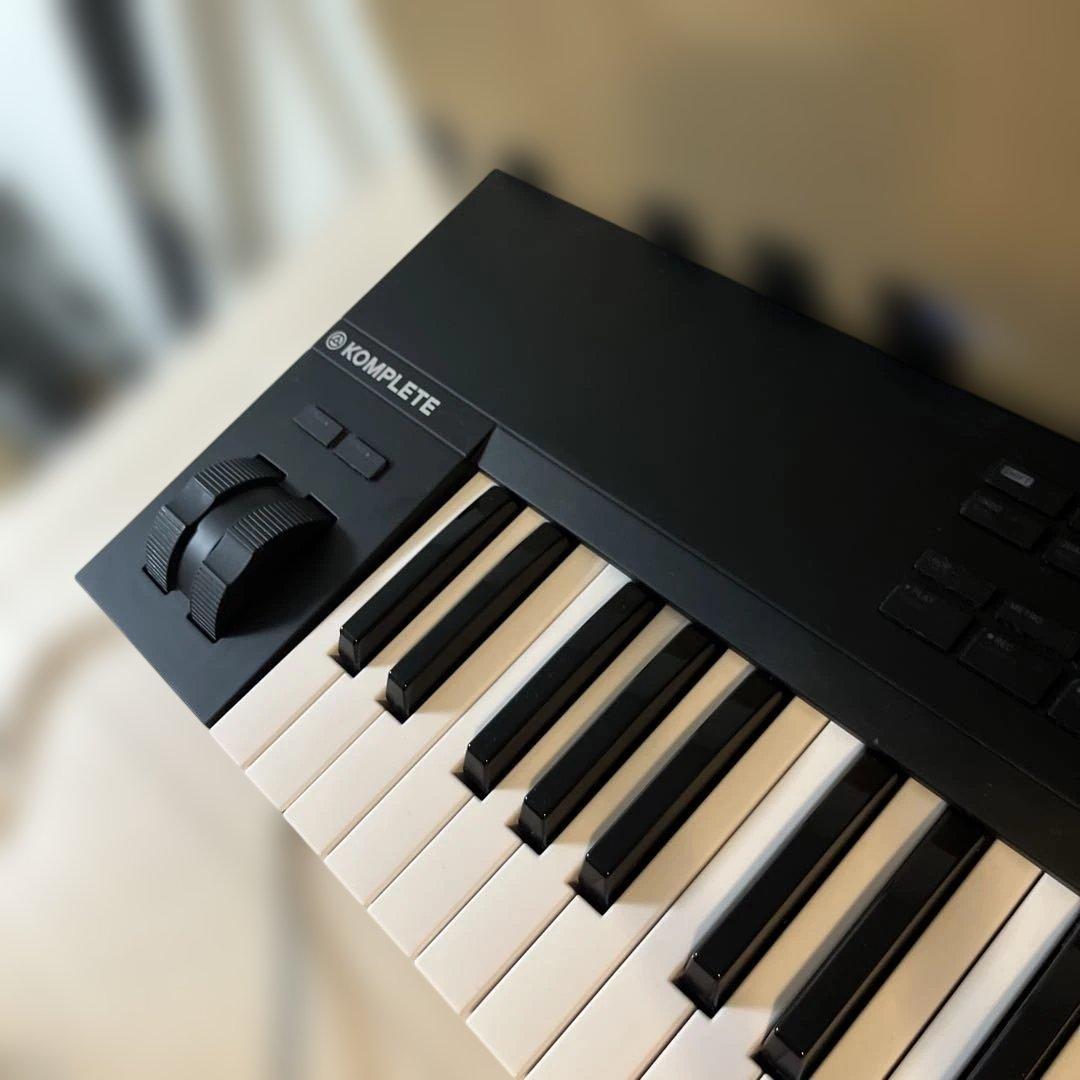 DTM・DAW NATIVE INSTRUMENTS KOMPLETE KONTROL A61