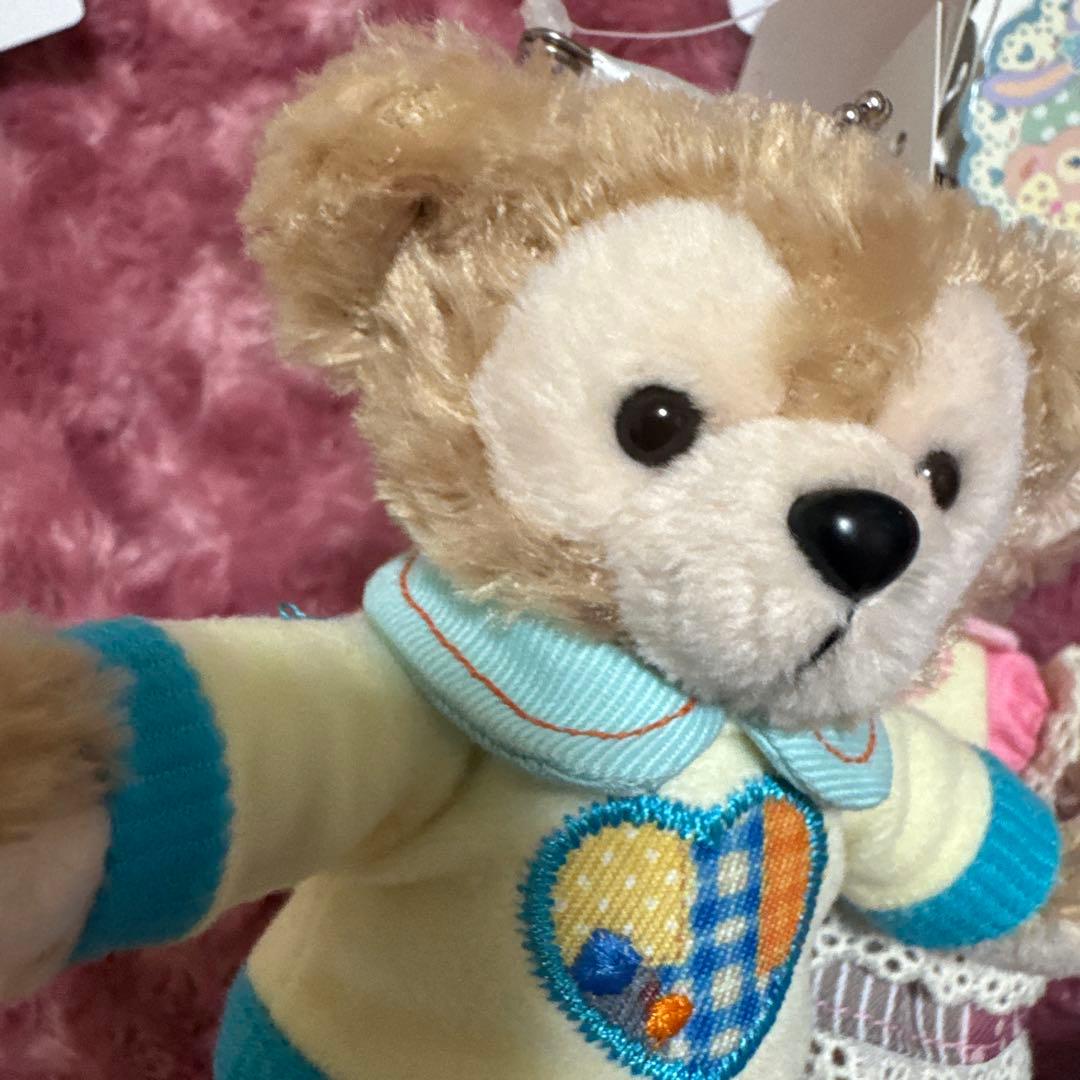 【新品未使用】ディズニーダッフィー ハートウォーミングデイズ ぬいぐるみバッジ