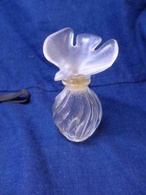 ヴィンテージです。ニナリッチのラリックの香水瓶です。鳥がイメージです