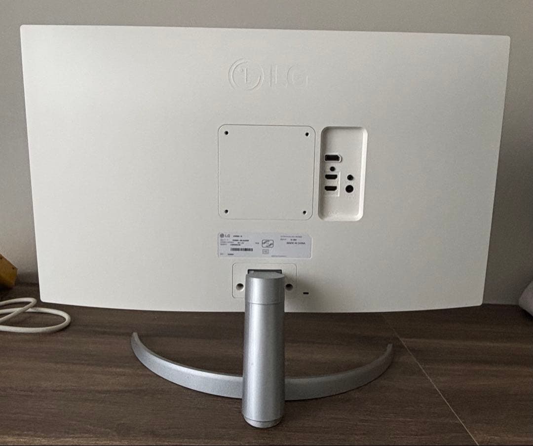 LG 27UP600-W 27インチ モニター