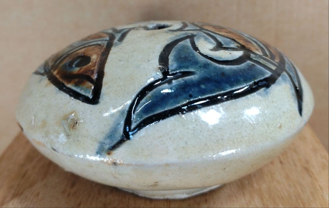 【本物保証】金城次郎 壷屋焼水滴 共箱 栞2 人間国宝 壺屋焼 魚紋水滴 美品