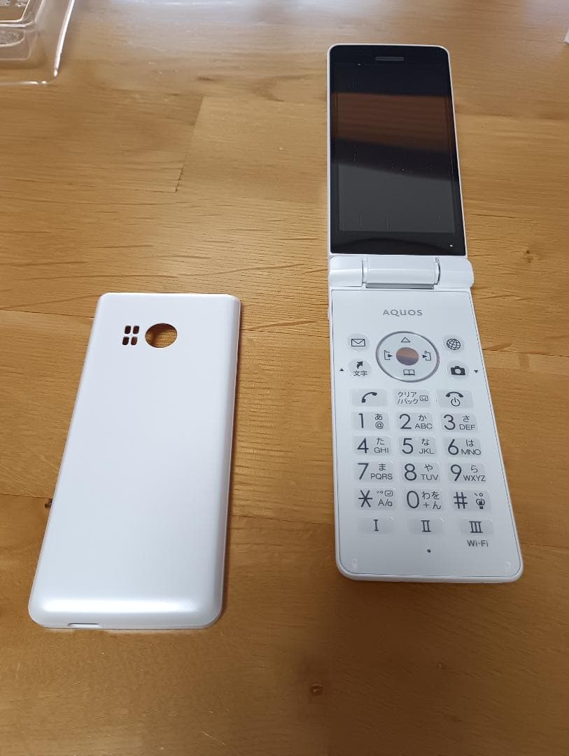 SoftBank AQUOS ケータイ４ A205SH ホワイト
