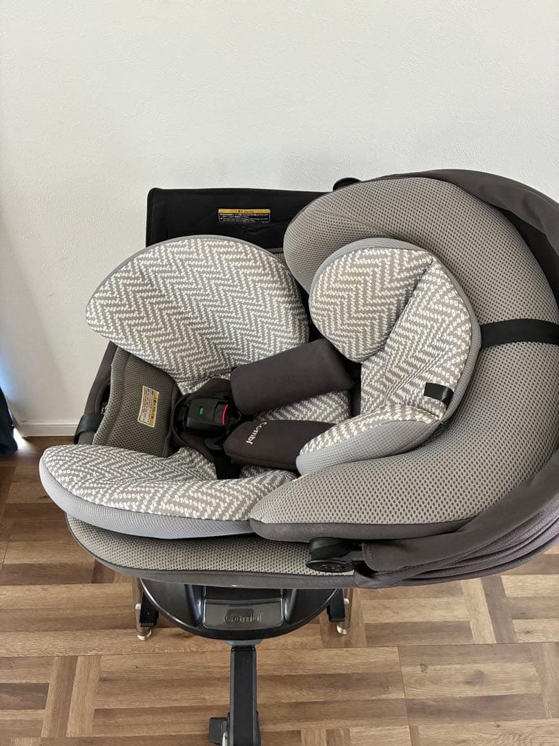 Combi チャイルドシート 新生児〜4歳 ISOFIX対応