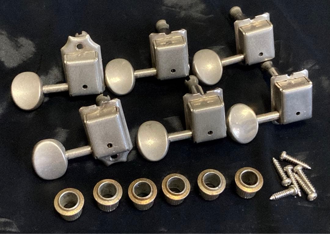 ストラトキャスター レリック ボディ　ブリッジ ピックガード ぺグ セット