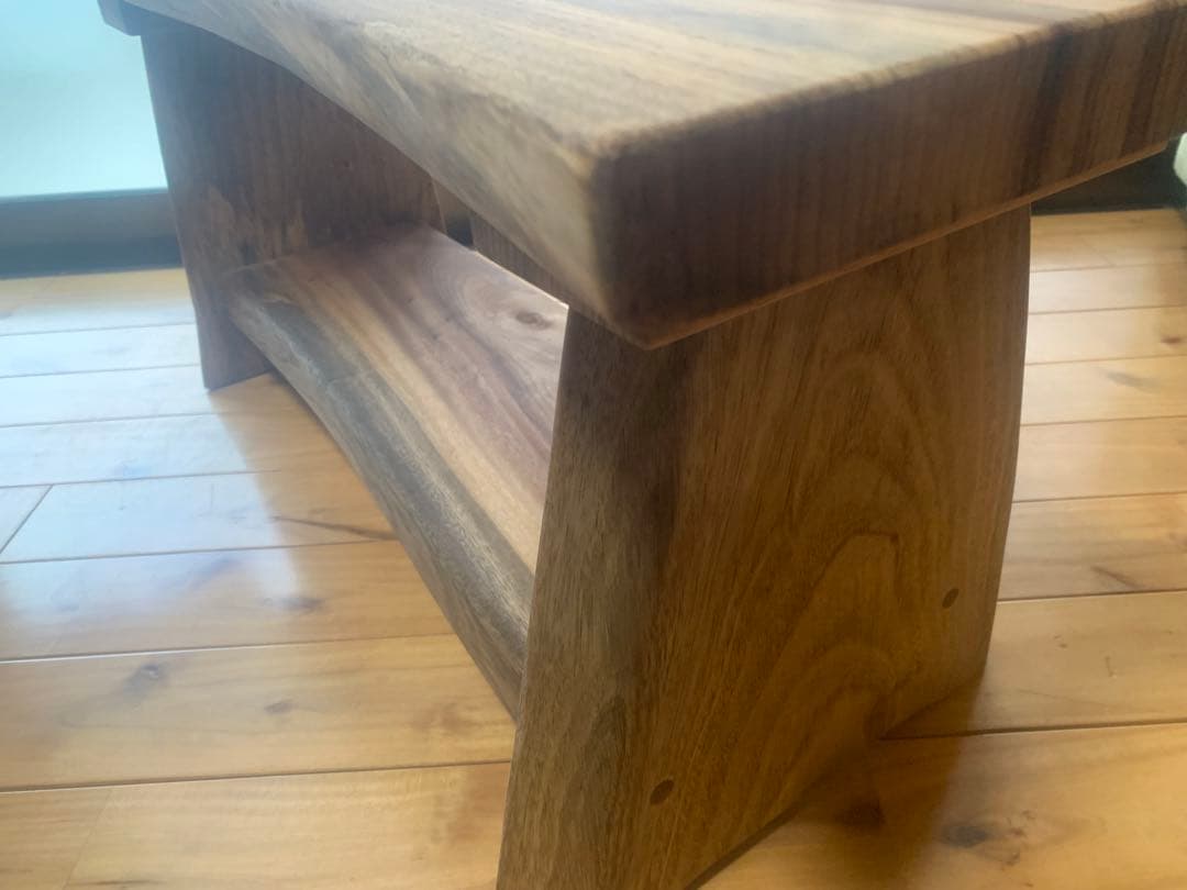 ☆リノ☆勿体ないワイルド❣️楠一枚板厚約4㎝サイドテーブル、TV台、飾り棚