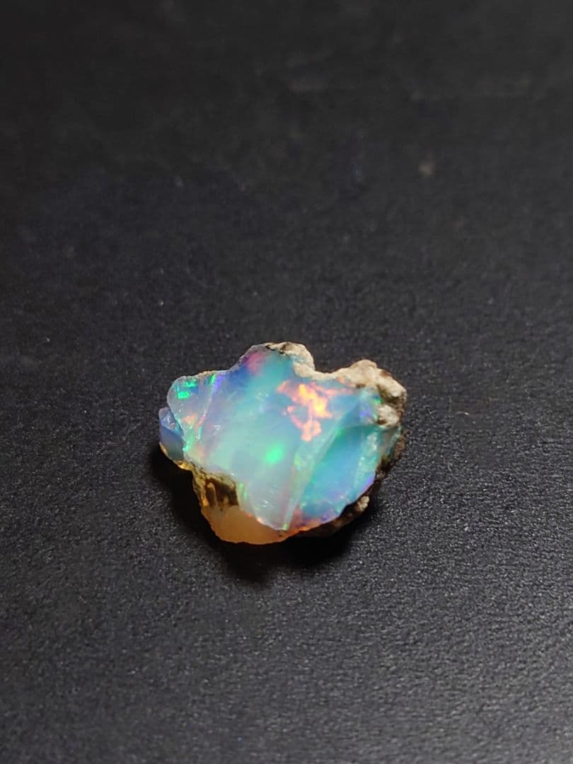 プレシャスオパール 原石 虹　ジュエリー　グレード　エチオピアウェロ産　鉱物標本