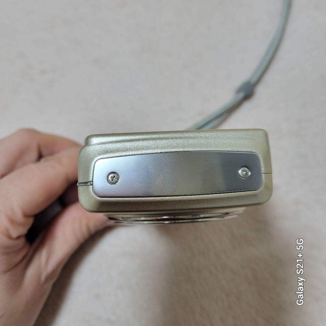 Fujifilm FinePix F200EXR シルバー中古本体のみ充電器ナシ