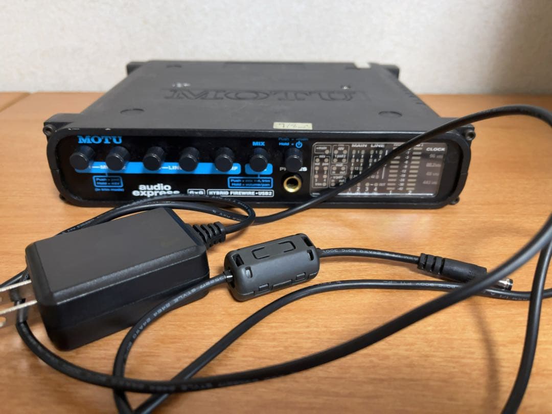 MOTU audio express オーディオインターフェイス　電源等付属
