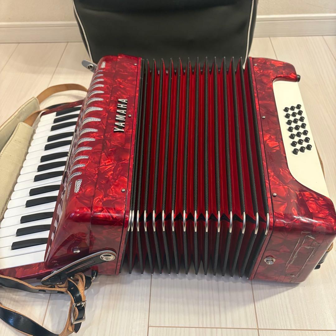 【美品】YAMAHA アコーディオン ケース付 32鍵盤 レッド ヤマハ