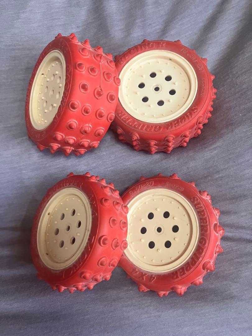 タミヤ 当時物　カラータイヤ　赤　前後　　　ホットショットに使用