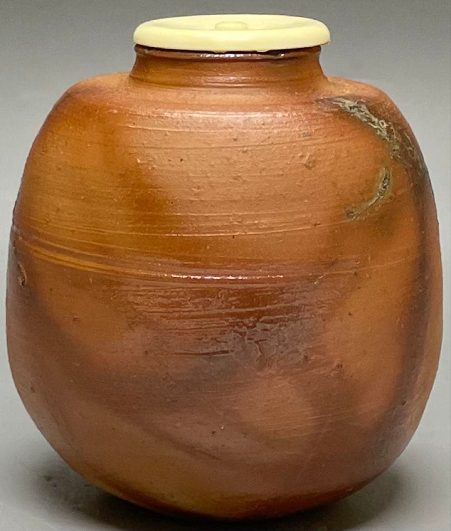 県指定重要無形文化財　山本雄一　備前茶入　共箱(四方桟盛蓋) 共布　栞　y2