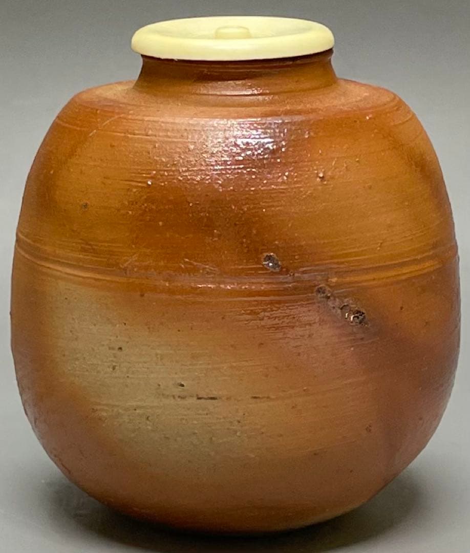 県指定重要無形文化財　山本雄一　備前茶入　共箱(四方桟盛蓋) 共布　栞　y2