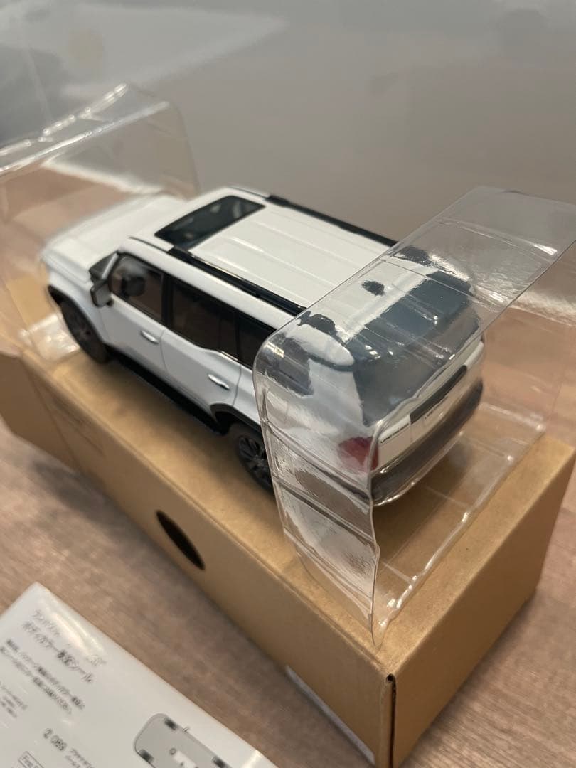 角目 プラチナホワイトパールマイカ ランクル250 色見本1/30(非売品)