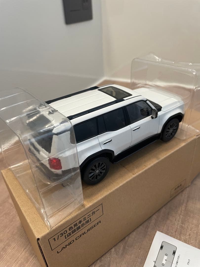 角目 プラチナホワイトパールマイカ ランクル250 色見本1/30(非売品)