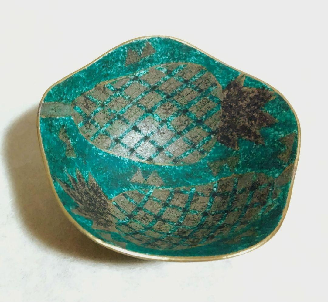 色絵金銀彩輪花酒盃 (前田正博)