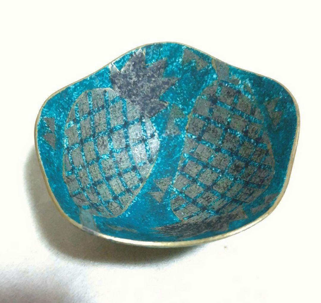 色絵金銀彩輪花酒盃 (前田正博)