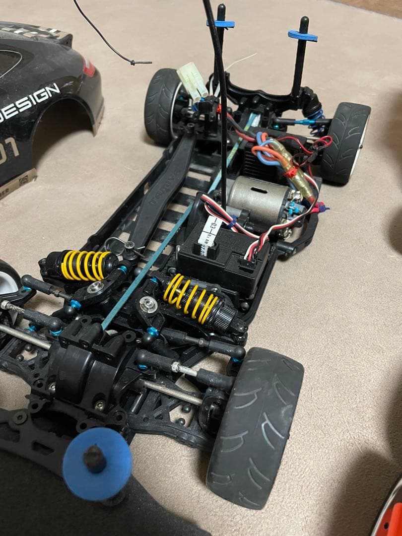 ラジコンカーとホイールセット