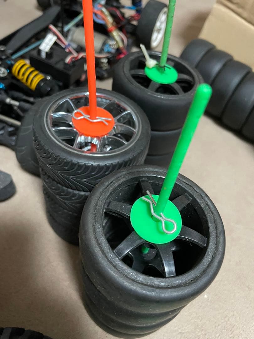 ラジコンカーとホイールセット