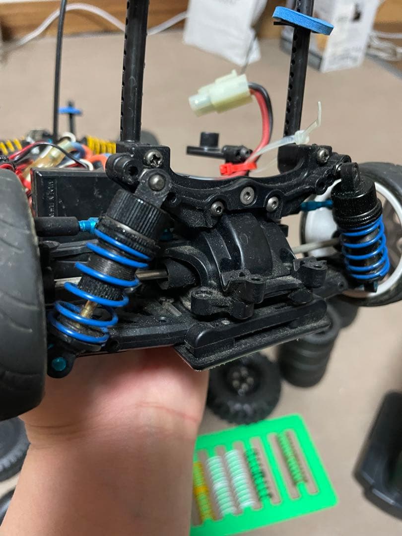 ラジコンカーとホイールセット