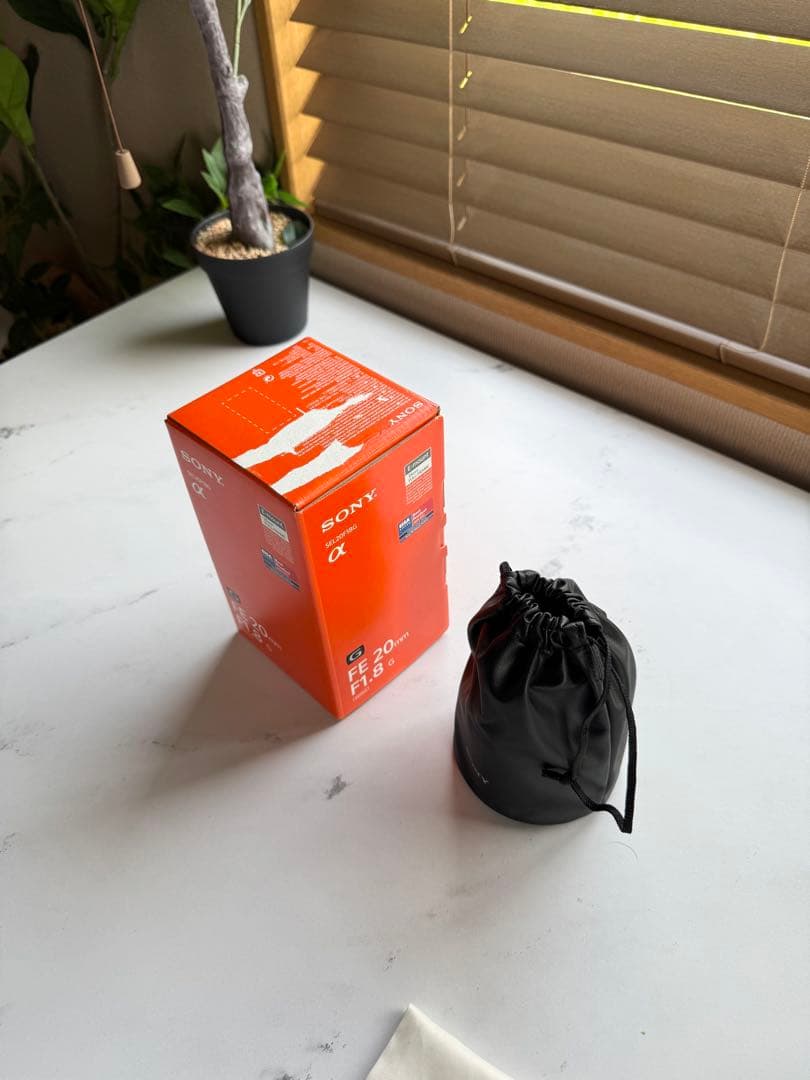 【ほぼ新品】SONY FE 20mm F1.8 G 付属品／箱有り